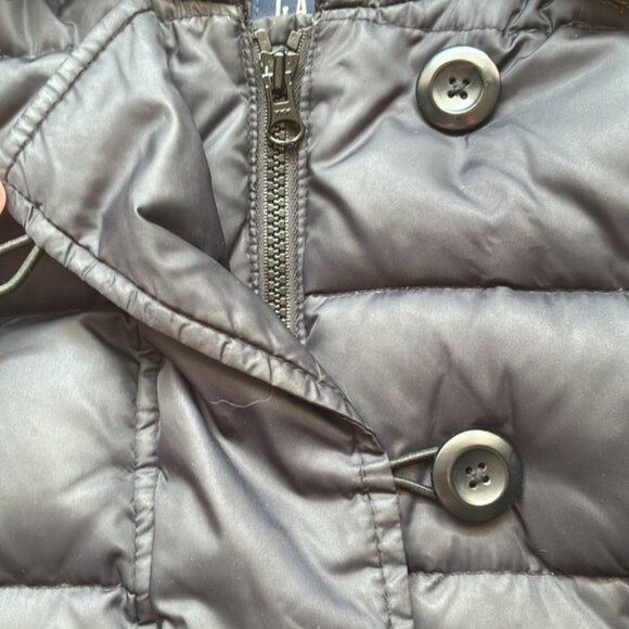 GAP Women’s Black Hooded Down Puffer Vest Faux Fur Trim Size Medium - Picture 4 of 12